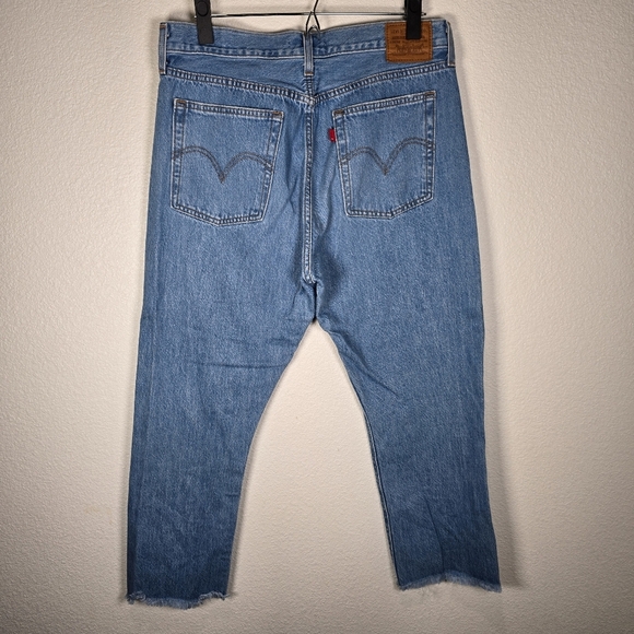 Levi's Premium Wedgie Straight Jeans Size 31 Medium Wash Distressed Button Fly - Picture 7 of 9